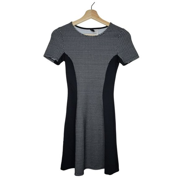 H&M Black And Stripe With Zigzag Pattern Stretchy Midi Rounded Nec… - Picture 1 of 7